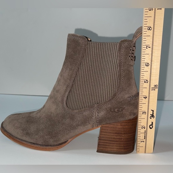 UGG FAYE CHELSEA SUEDE BOOTIE IN MYSTERIOUS BROWN SIZE 8 - Picture 10 of 10